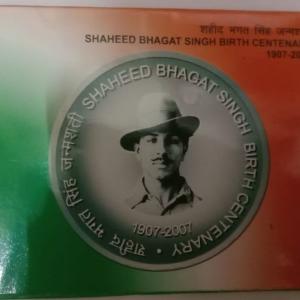 India - 2007 - Shaheed Bhagat Singh Birth Centenary Rs. 100, Rs. 5 UNC Set - Coin