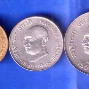 SET OF :- 3 REPUBLIC MAHATMA GANDHI'S COINS THE SAME YEAR AND DIFFERENT AMOUNT  ANH2588