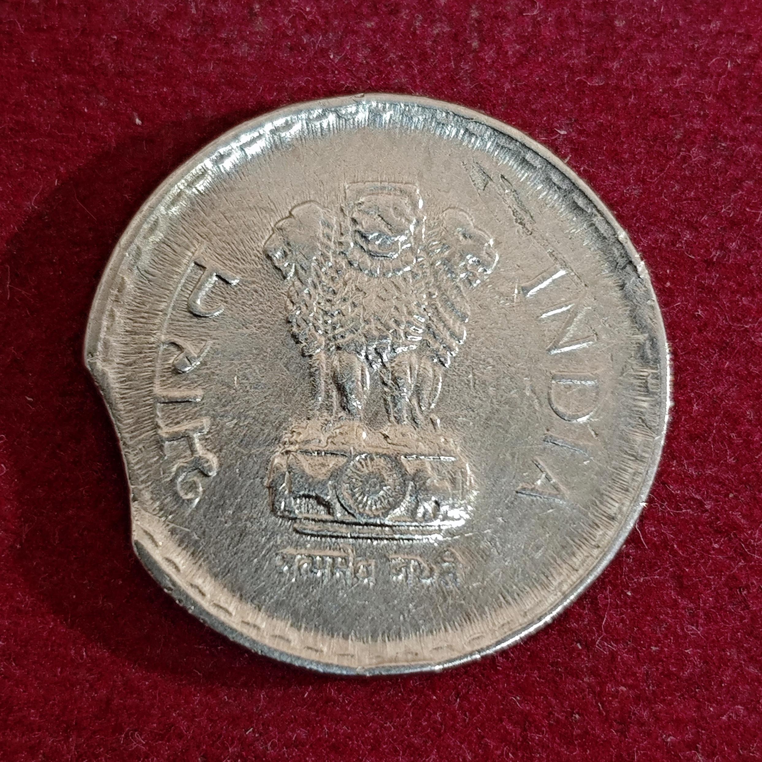 5 Rupees 1998 Hyderabad Mint Curved Clip Error Coin