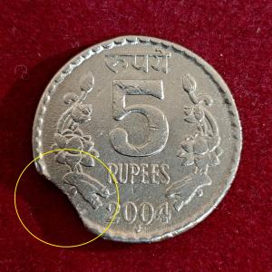 5 Rupees 2004 Curved Clip Error Coin (Mumbai Mint)