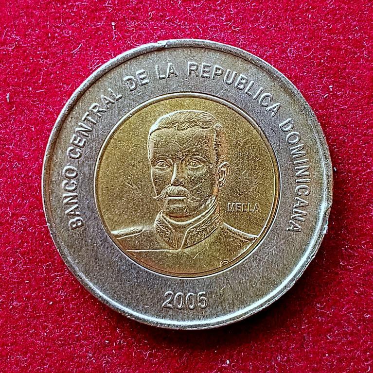 Dominican Republic 10 Pesos 2005 Coin