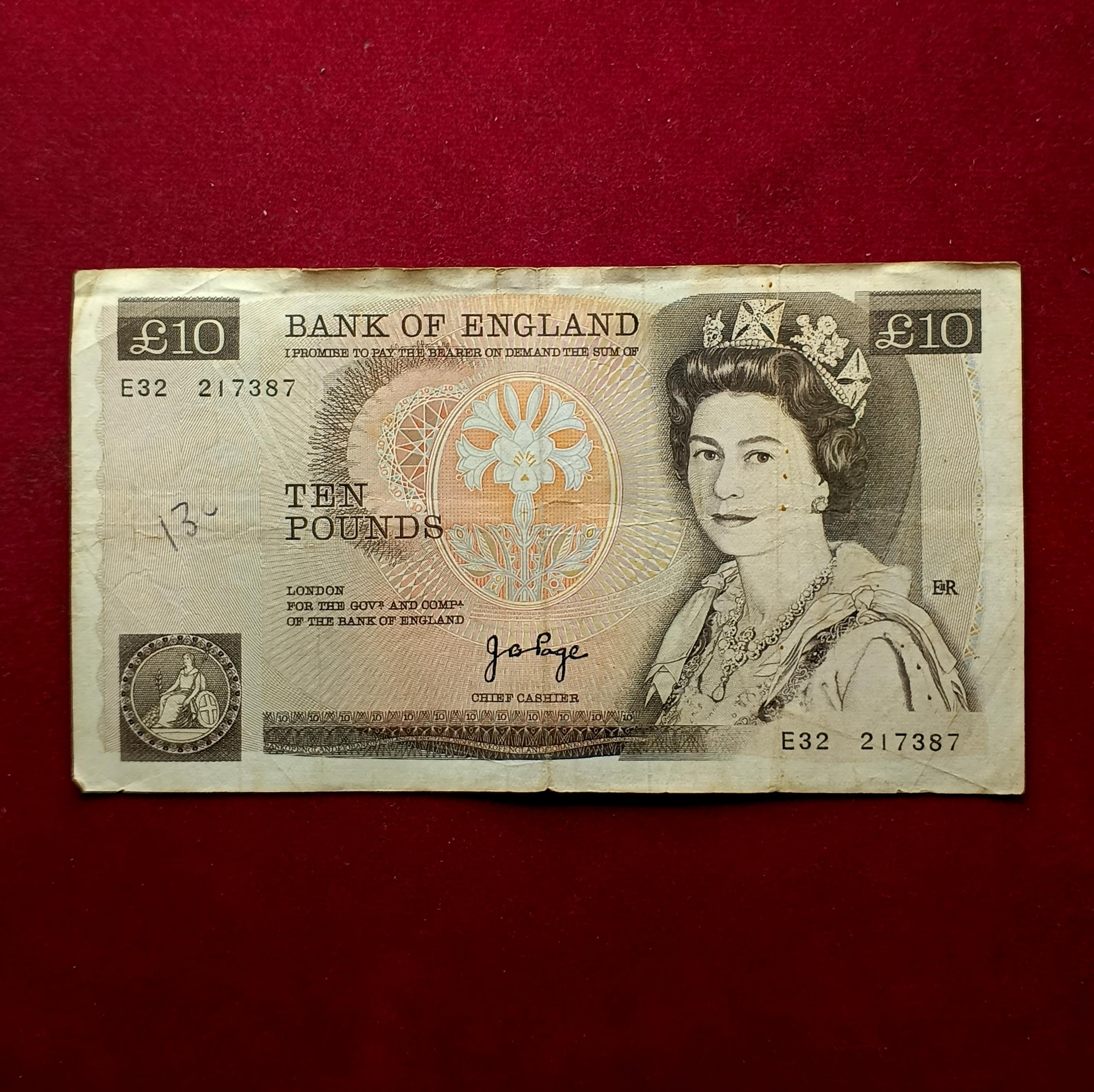 England 10 Pounds Queen Elizabeth II Florence Nightingale Banknote