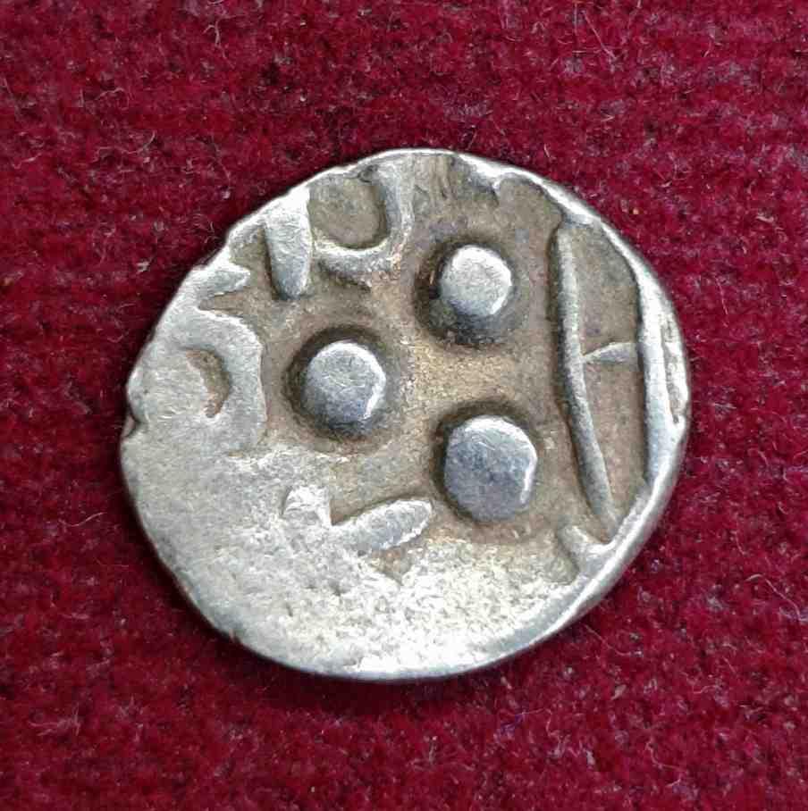 Gandhara Kingdom (Janapadas (pre-Mauryan) 1/8 Satamana - Gandhara Janapada Silver Coin