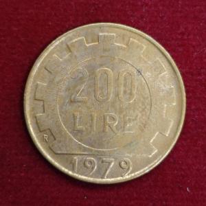 Italy 200 Lire 1979 Coin