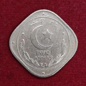 Pakistan 2 Annas Crescent opens to right 1951 Coin