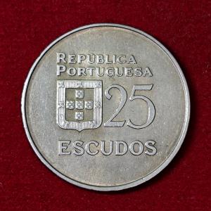 Portugal 25 Escudos 1981 Coin