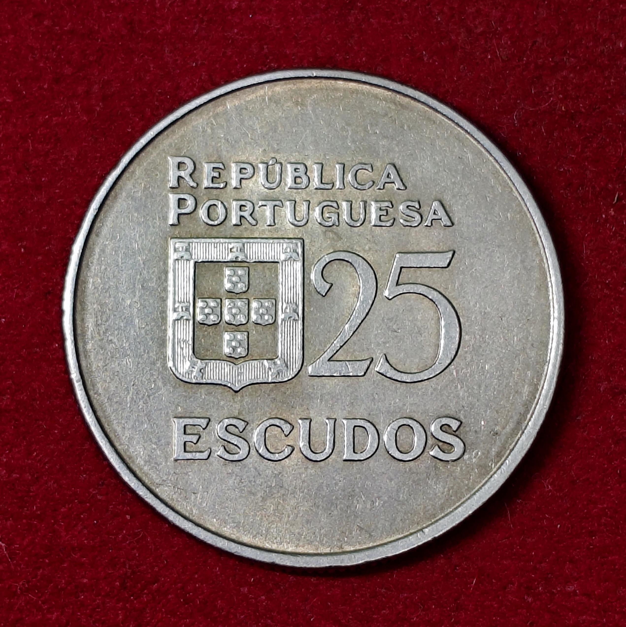 Portugal 25 Escudos 1981 Coin