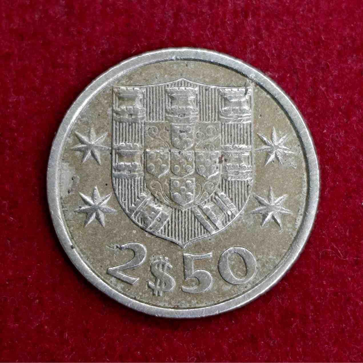 Portugal 2.50 Escudos 1981 Coin