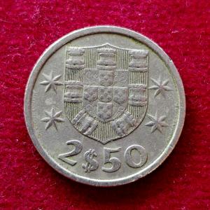 Portugal 2.50 Escudos 1982 Coin