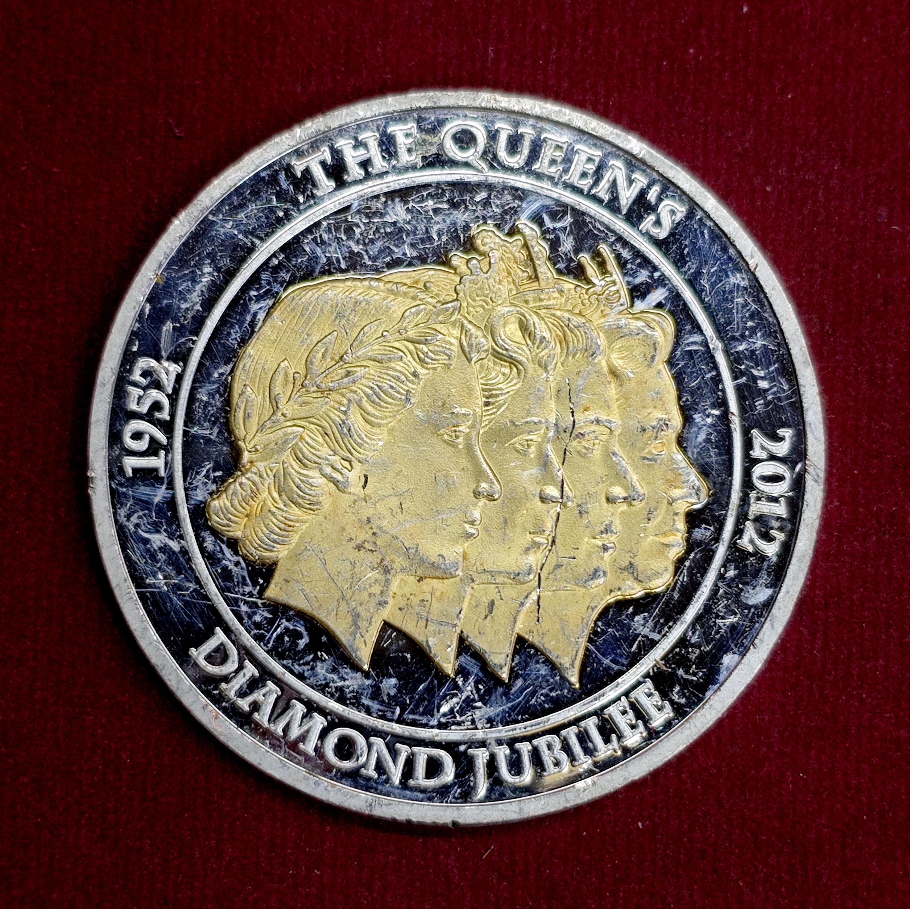 Queen Elizabeth II 1966–2012 Platinum Jubilee Commemorative Medallion – UK Royal Collectible Coin “The Queen’s Jubilee” (50mm)