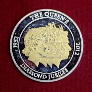 Queen Elizabeth II Diamond Jubilee 2012 Commemorative Medallion – UK Royal Collectible Coin “The Queen’s Diamond Jubilee” (50mm)