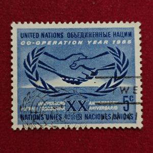 Stamp :- United Nations 5¢ 20th Anniversary 1965 Co-Operation Year Commemorative Stamp