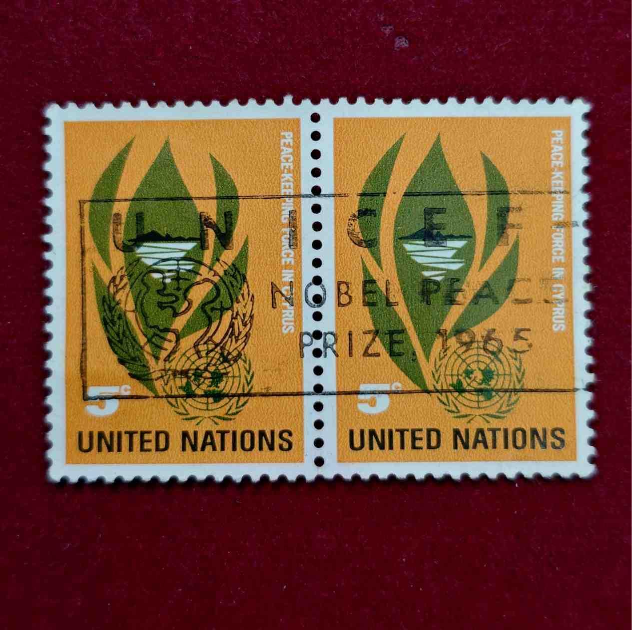 Stamp :- United Nations 5¢ – “UN Peace-Keeping Force in Cyprus” Se-tenant Pair (Olive Leaf & UN Emblem Design)