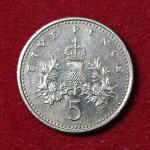 United Kingdom 5 Pence – Elizabeth II 3rd portrait; small type 1990 Coin