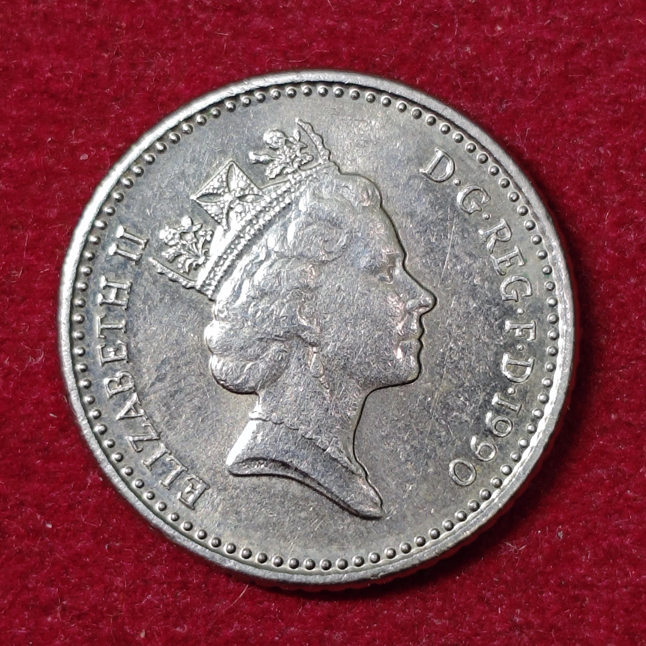 United Kingdom 5 Pence – Elizabeth II 3rd portrait; small type 1990 Coin