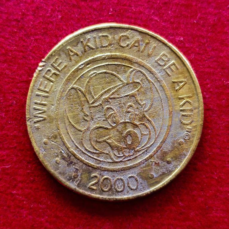United States (USA) Arcade Token - Chuck E Cheese without letter "C" on the hat 2000